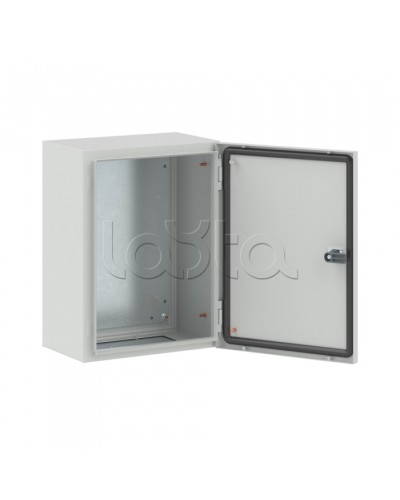 Корпус ST со сплошной дверью и с М/П (400x300x200 мм) DKC (R5ST0432) в Комсомольске-на-Амуре Щиты электрические Pintop.ru